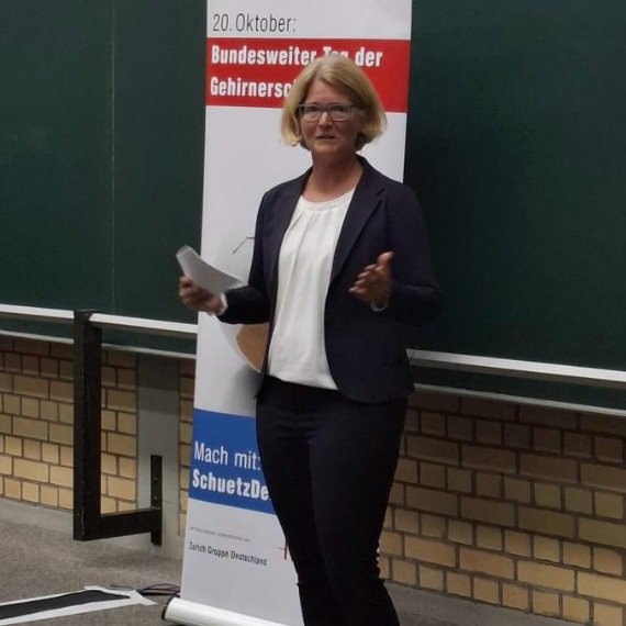 Dr. Susanne Schaefer hält einen Vortrag